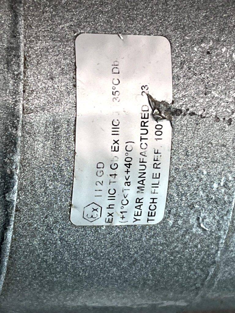 GAST 1-1/2 hp Reversible Face Air Actuated Motor 4AM-NRV-22B damaged
