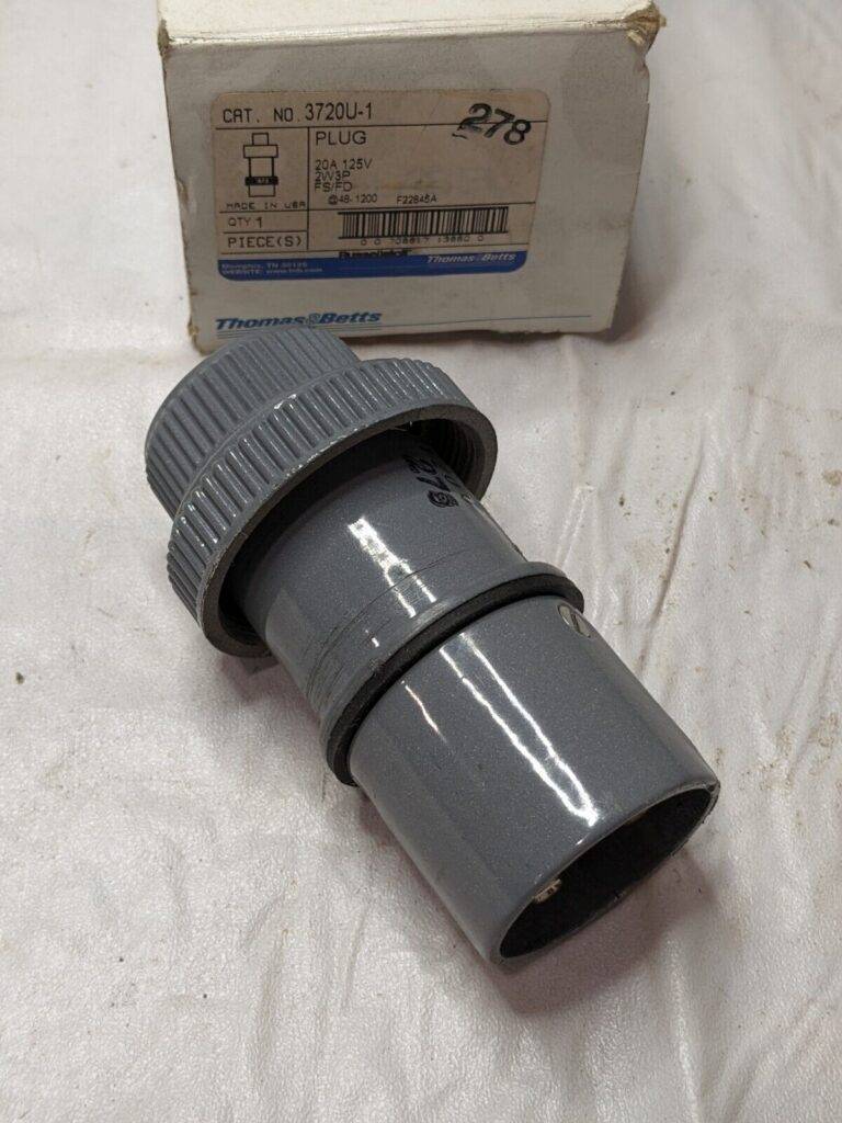 Thomas & Betts Male Connector 20A/125V Plug 3720U-1