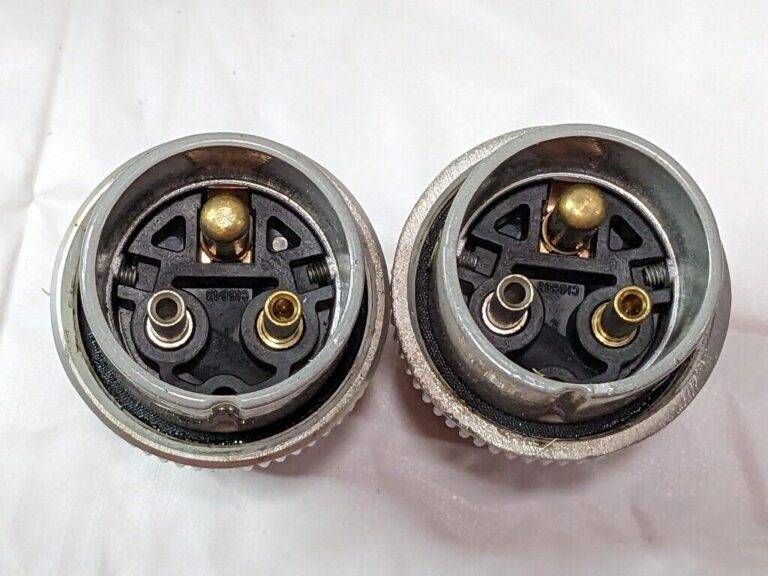 Thomas & Betts Male Plugs FS/FD 10A 600VAC 20A 250VAC 2P3W QTY 2 3720-RS