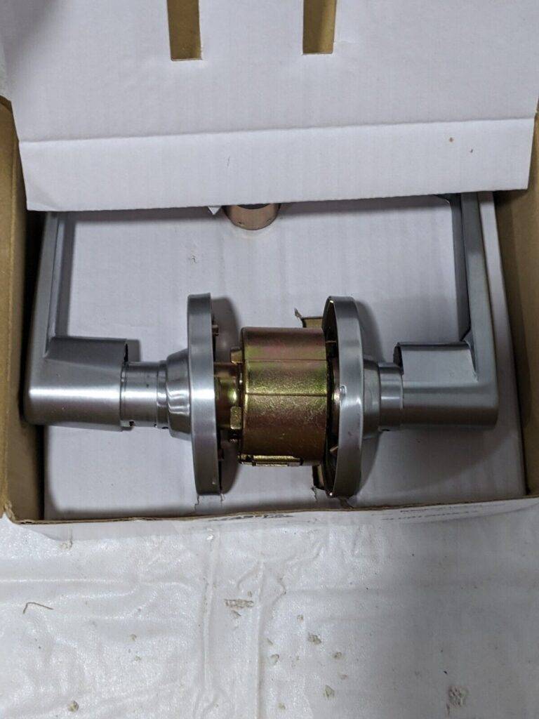 MASTER LOCK Entry Lever Lockset for Up to 1-3/4" Thick Doors SLC0126DKA4