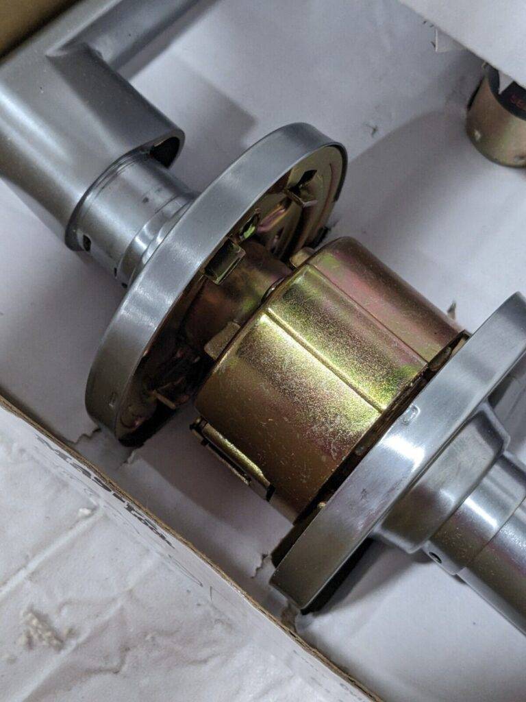 MASTER LOCK Entry Lever Lockset for Up to 1-3/4" Thick Doors SLC0126DKA4