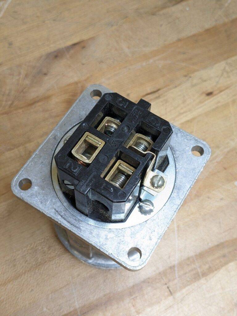Russellstoll Pin and Sleeve Connector w/ Screw Cap 60 Amp 600 VAC 3-Pole 4-Wire