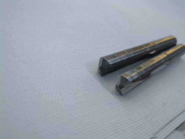 HERTEL Straight-Flute Drill Bits Letter U, 140 deg Point, Solid Carbide 16691529