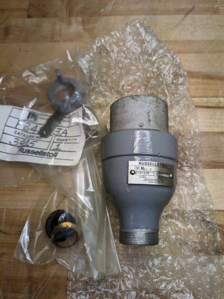 Russellstoll Explosion Proof Connector 20 Amp 250 VAC 3-Pole 4-Wire 4804