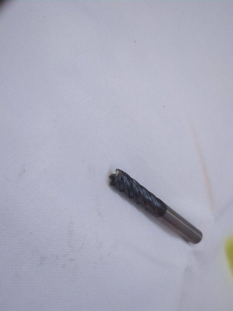 KENNAMETAL Corner Radius End Mill: 10 mm Dia, 30.00 mm LOC 5fl 6763960