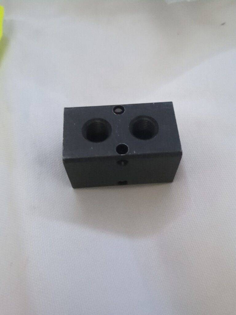 Manifold: 3/8" Inlet, 1/4" Outlet, 2 Inlet Ports 2 Outlet Ports PCM20-250-02B