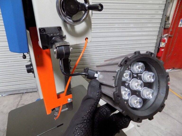 Baileigh Variable Speed Vertical Bandsaw 90 - 1400 FPM 120v 1230389 Damaged
