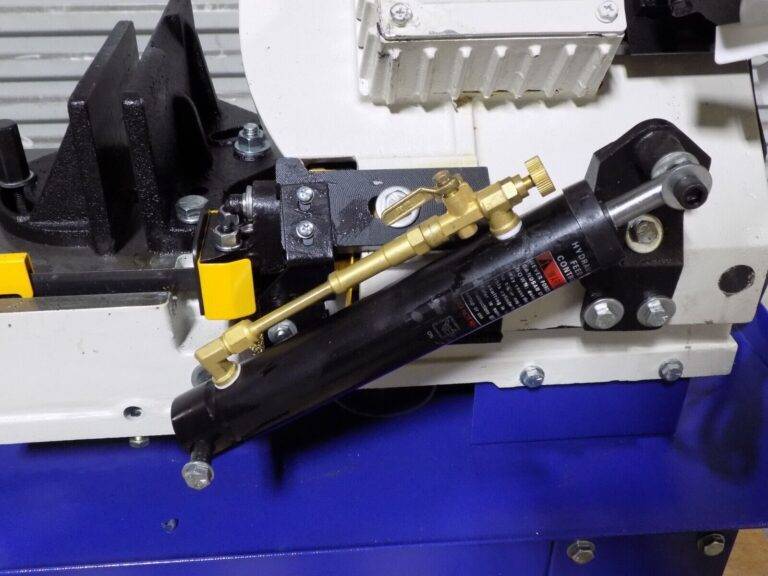 Vectrax 7 x 12 Metal Cutting Bandsaw 4-Speed 90 - 255 Ft/min 3/4 HP 115/230v