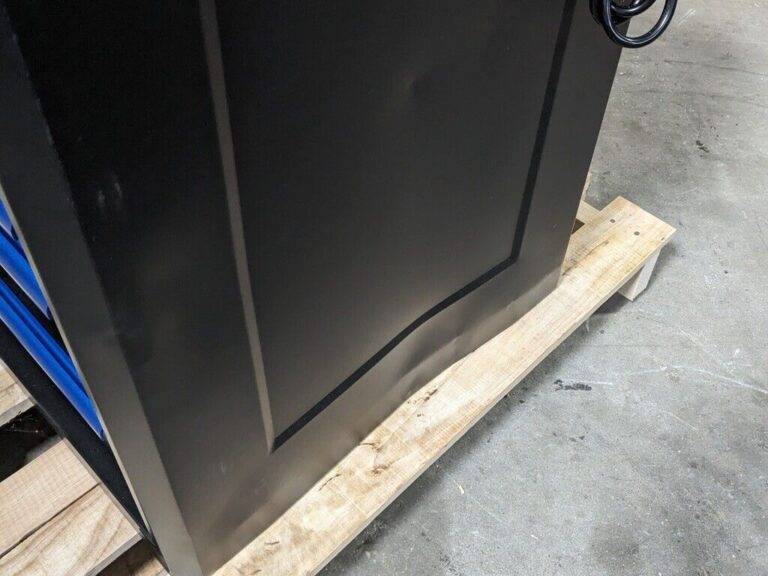 Montezuma Roller Cabinet Tool Box 11 Drawer 56 x 24 x 41 BKM562411TC Damaged