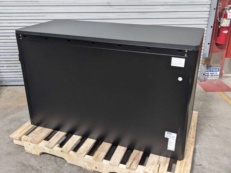 Montezuma Roller Cabinet Tool Box 11 Drawer 56 x 24 x 41 BKM562411TC Damaged