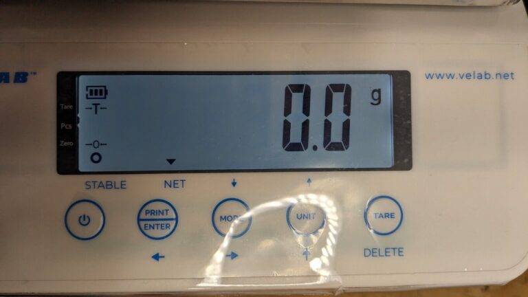 Velab Compact Bench Scale 12 kg/25 lb Capacity 110-240V/50-80Hz VE-LCB12
