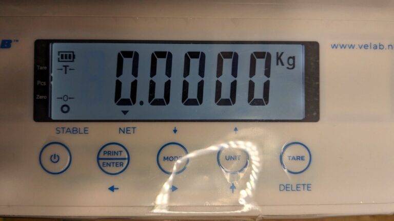 Velab Compact Bench Scale 12 kg/25 lb Capacity 110-240V/50-80Hz VE-LCB12