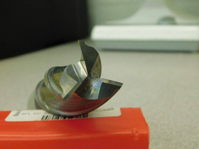 Accupro Solid Carbide Square End Mill 1″, 2″ LOC 1″ Shank Diam 3 Flute 3511000C5