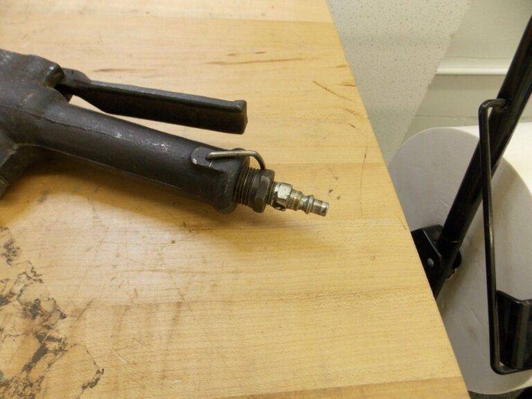 Universal Tool Pneumatic Scaling Hammer 4600 BPM 1-1/8" Stroke UT8630LI REPAIR