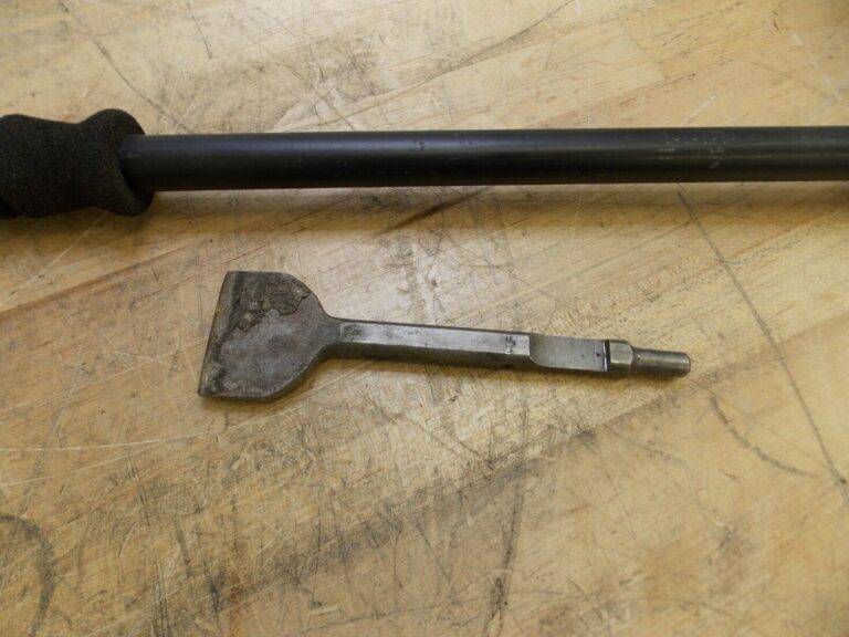 Universal Tool Pneumatic Scaling Hammer 4600 BPM 1-1/8" Stroke UT8630LI REPAIR