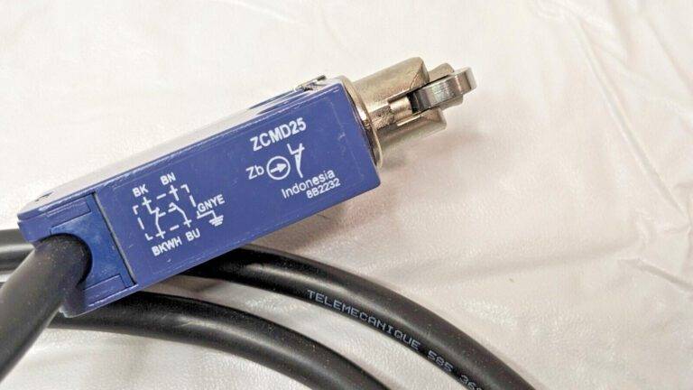 Telemecanique Sensors Limit Switch Metal Roller 11.6mm NO + NC 6A XCMD2502L1