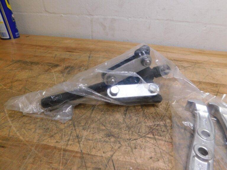 Pro-Grade Gear Puller 2-1/2" to 6" Spread 7-1/2 Ton Cap 111.230000205