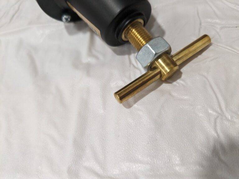 COILHOSE PNEUMATICS Compressed Air Regulator 1/4" NPT 250Max psi Heavy-Duty8802L
