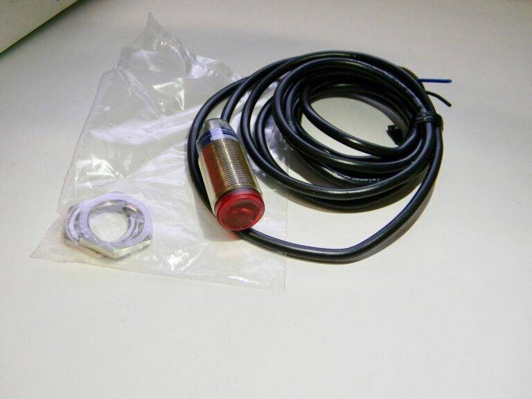 Telemecanique Polarized Retroreflective Photoelectric Sensor 2m XUB9BPBNL2