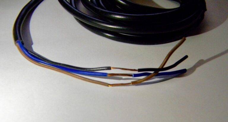 Telemecanique Polarized Retroreflective Photoelectric Sensor 2m XUB9BPBNL2