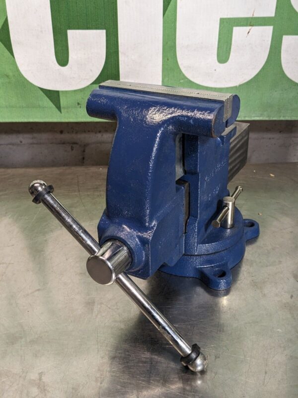 Yost Tradesman Combination Pipe and Bench Vise w/ Swivel Base 6-1/2" Jaw Width