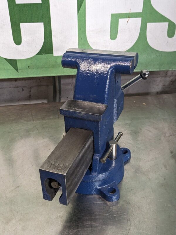 Yost Tradesman Combination Pipe and Bench Vise w/ Swivel Base 6-1/2" Jaw Width