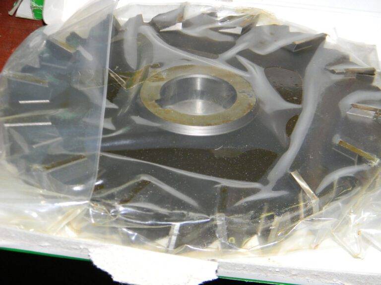 Precision Side Milling Cutter 8" x 1" x 1-1/2" HSS Staggered 28T 03038643