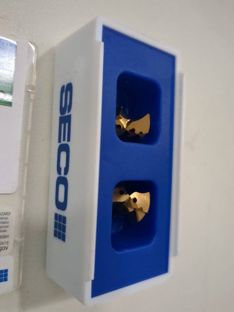 SECO 2pc Replaceable Drill Tips 140degPoint SD400-17.463-M, 0.6693" Dia 02826248