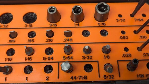 Utica 22 Piece Torque Limiting Screwdriver Kit 6 to 30 in/lb Torque KT-30