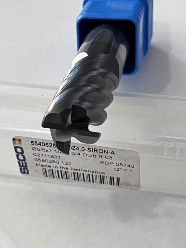 Seco Corner Radius End Mill 5/8" Dia, 1-1/4" LOC, 0.0299" Radius, 4 Fl
