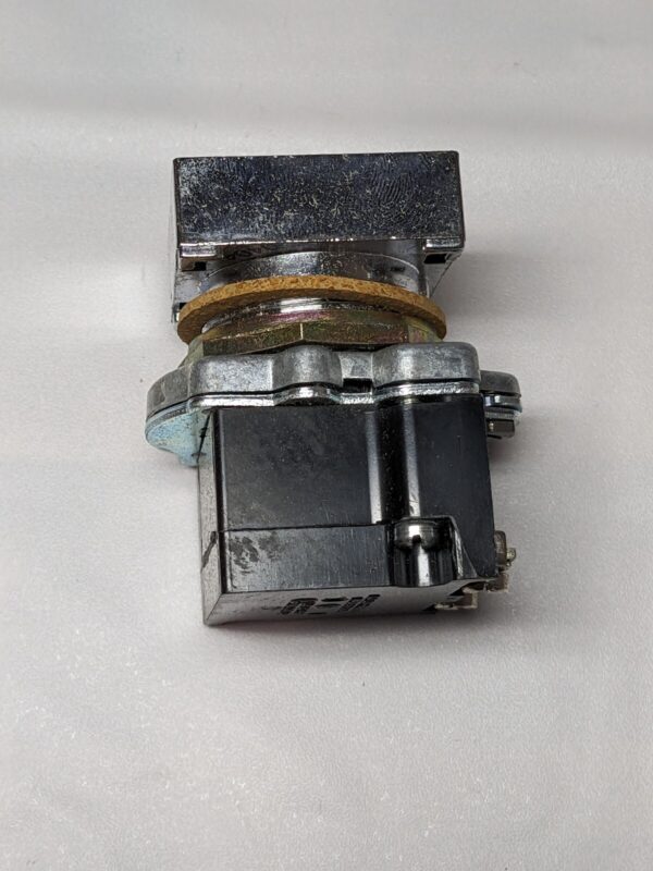 CUTLER HAMMER E30 BA 120V Compact Push Button Indicating Pilot Light E30BA