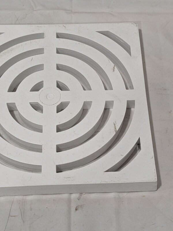 Jones Stephens Pvc Full Top Grate 3/4" X 9-1/8" X 9-1/8" S59010