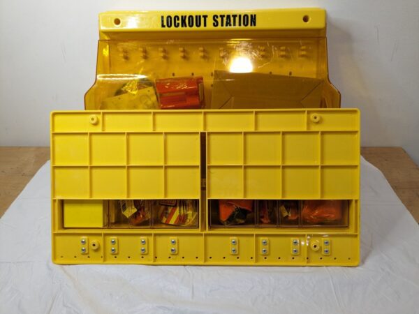 PRO-SAFE Electrical & Valve Lockout Station Polycarbonate BD-B1100 BROKEN CASE