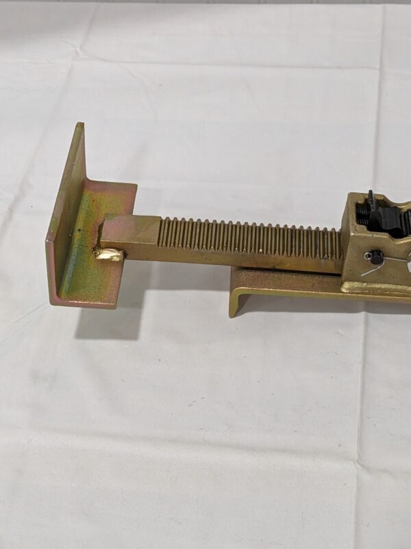 Flooring Jack Professional Hardwood Flooring Jack and Positioning Tool for Wood