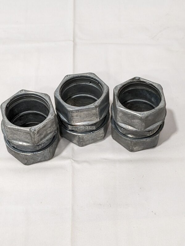 Thomas & Betts 1-1/2" Electrical Tubing Compression Coupling Qty 3 TK-215