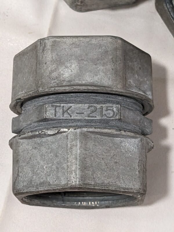 Thomas & Betts 1-1/2" Electrical Tubing Compression Coupling Qty 3 TK-215
