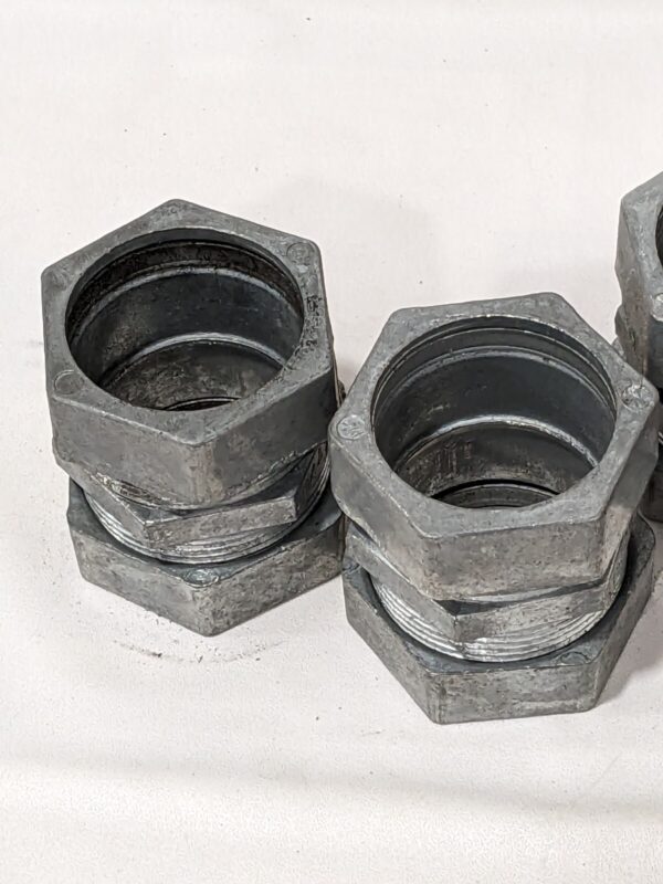 Thomas & Betts SC 1-1/4" EMT Compression Coupling Qty 4 TK 214