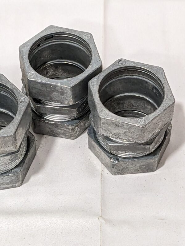 Thomas & Betts SC 1-1/4" EMT Compression Coupling Qty 4 TK 214