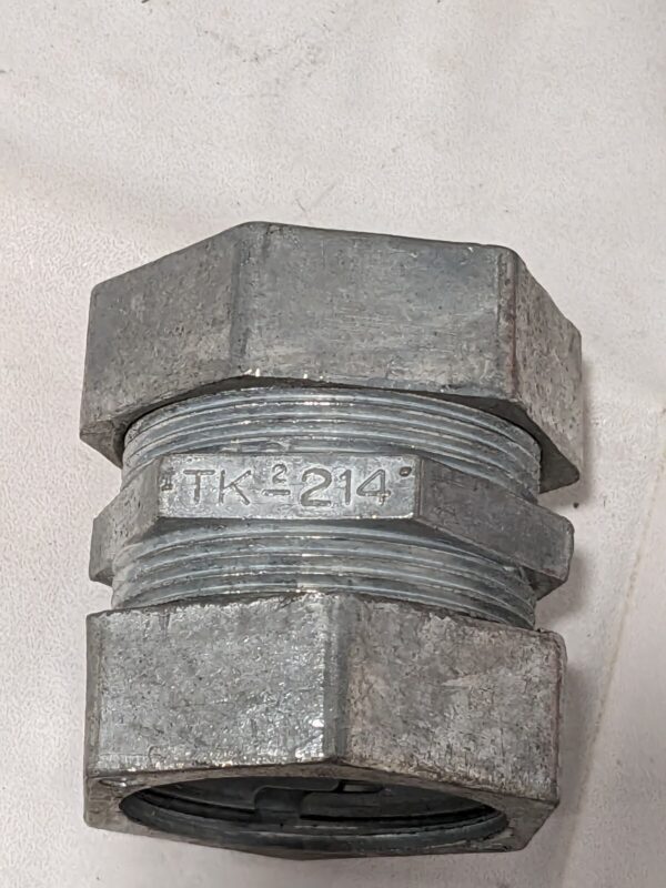 Thomas & Betts SC 1-1/4" EMT Compression Coupling Qty 4 TK 214