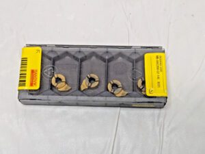 Sandvik Coromant Grooving Inserts 0.079"CW MB-09G200-02-14L 1025 QTY 5 5735735
