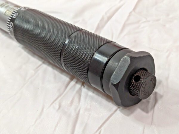 TEKTON Micrometer Torque Wrench 1/2" Drive 25-250 Ft-Lb Range 24340
