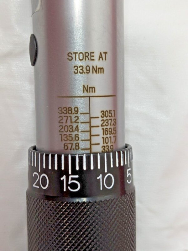 TEKTON Micrometer Torque Wrench 1/2" Drive 25-250 Ft-Lb Range 24340