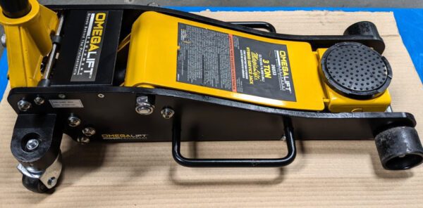 OMEGA LIFT EQUIPMENT 3 Ton Service Floor Jack 3-7/8" - 18-15/16" 26033