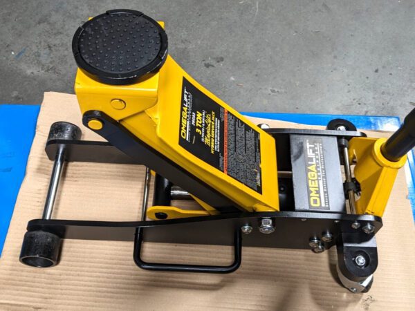 OMEGA LIFT EQUIPMENT 3 Ton Service Floor Jack 3-7/8" - 18-15/16" 26033