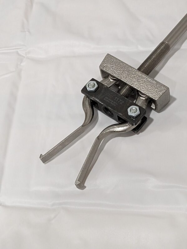 OTC 1/2" to 2" Spread, Pilot Bearing Puller 20-3/4" Long 1172