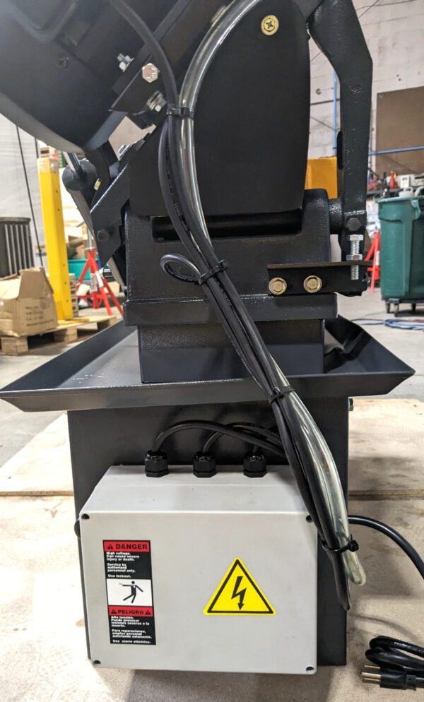 Dake SE712 7" x 12" Horizontal Bandsaw 110V 3/4 HP 983100 Scratch & Dent