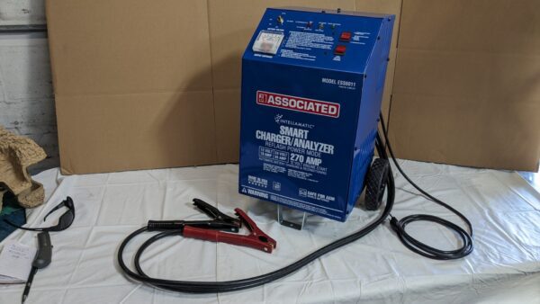 ASSOCIATED EQUIPMENT Automatic Charger / Battery Maintainer 12 & 24VDC ESS6011