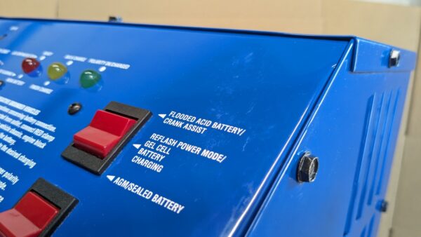 ASSOCIATED EQUIPMENT Automatic Charger / Battery Maintainer 12 & 24VDC ESS6011