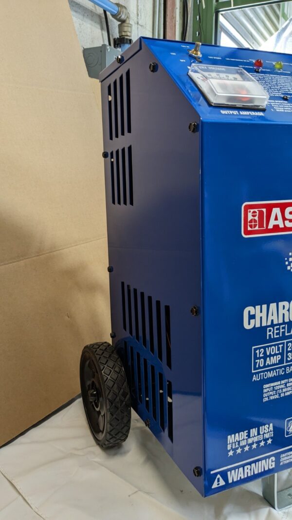 ASSOCIATED EQUIPMENT Automatic Charger / Battery Maintainer 12 & 24VDC ESS6011