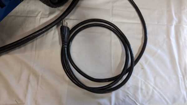 ASSOCIATED EQUIPMENT Automatic Charger / Battery Maintainer 12 & 24VDC ESS6011